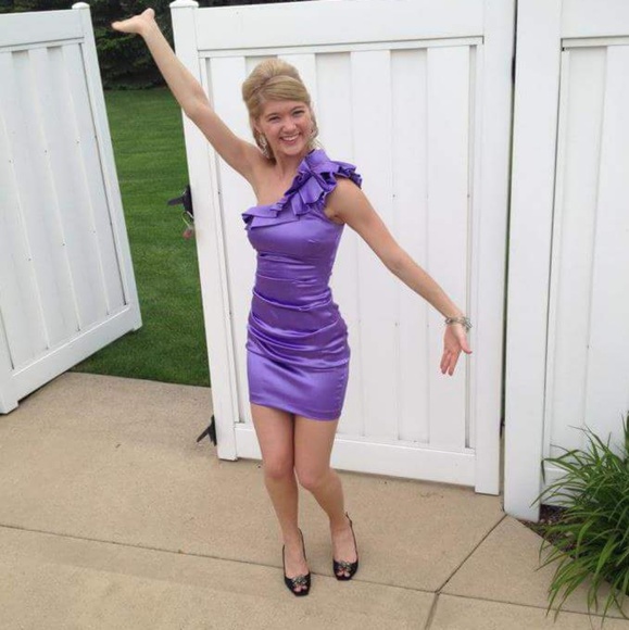 One shoulder Dress - Picture 2 of 4